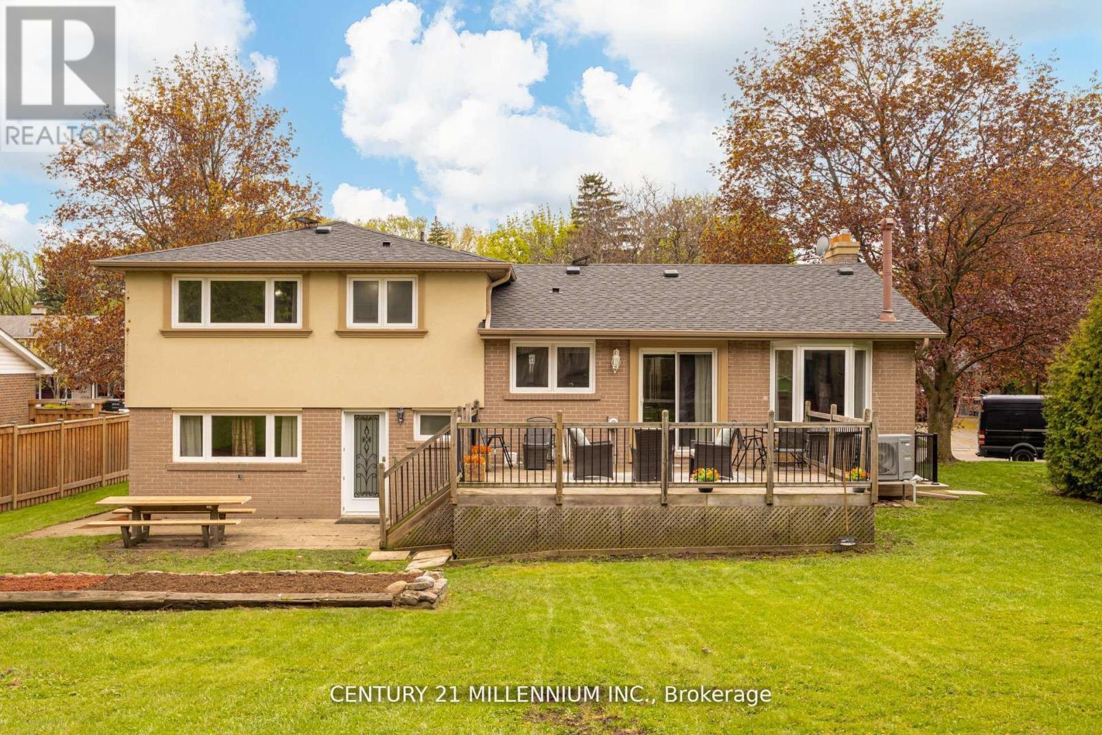 18 RIDGEHILL DRIVE - 32