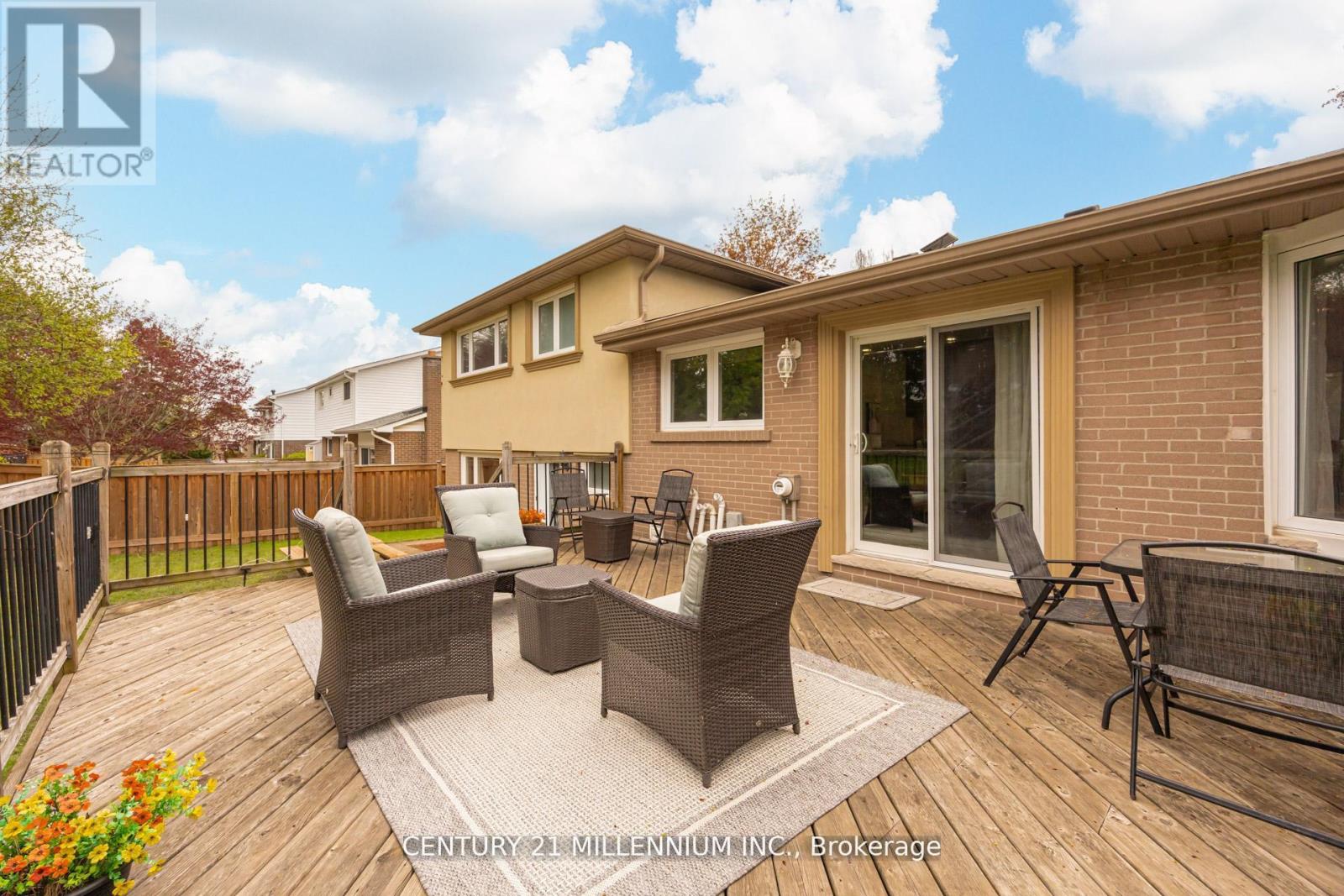 18 RIDGEHILL DRIVE - 33