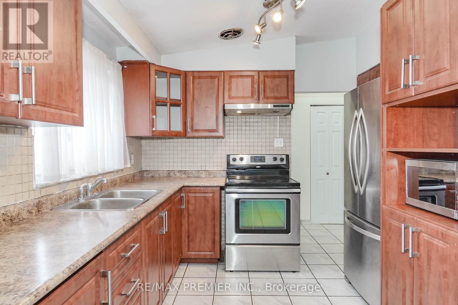 14 YATESCASTLE DRIVE - 15