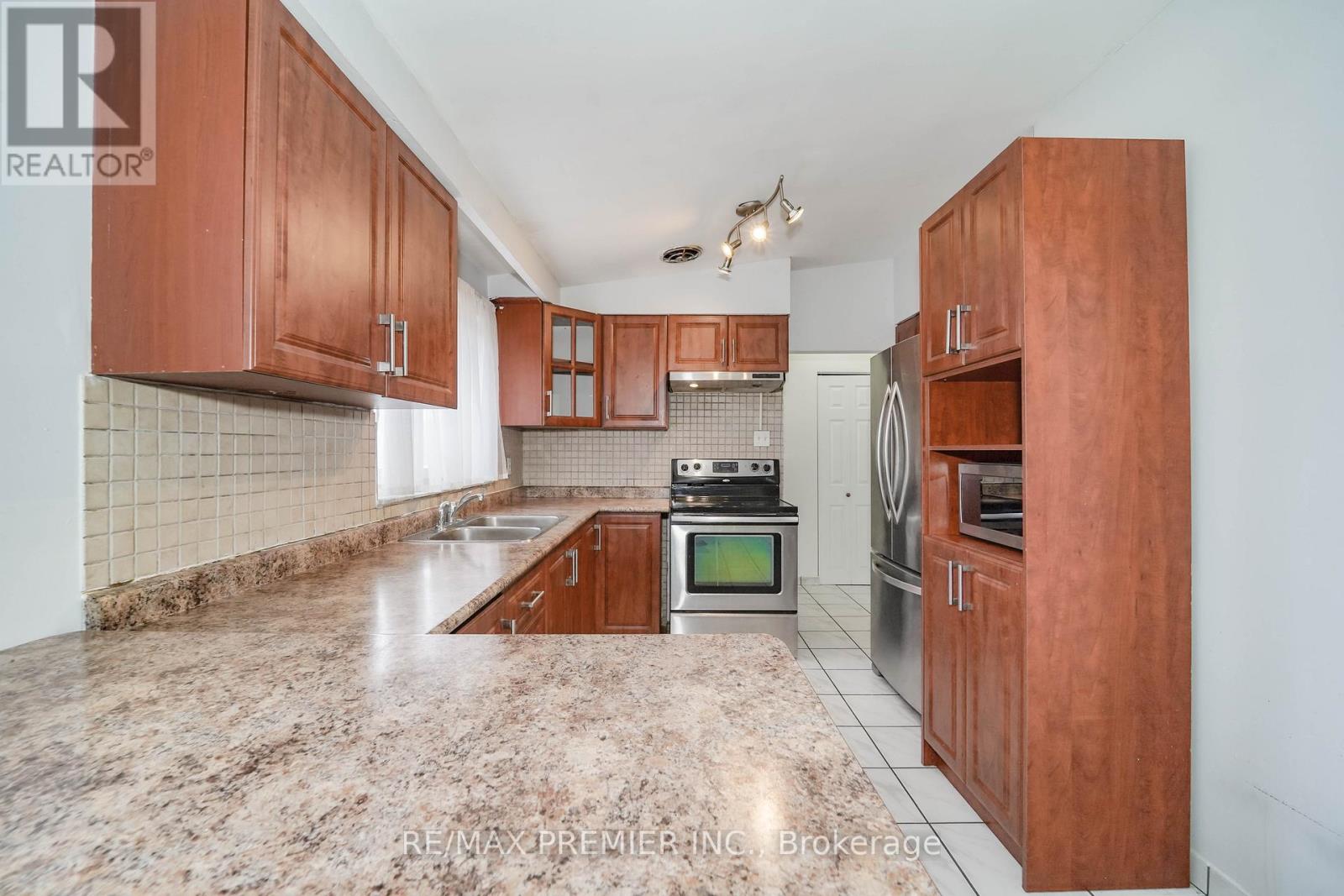 14 YATESCASTLE DRIVE - 17