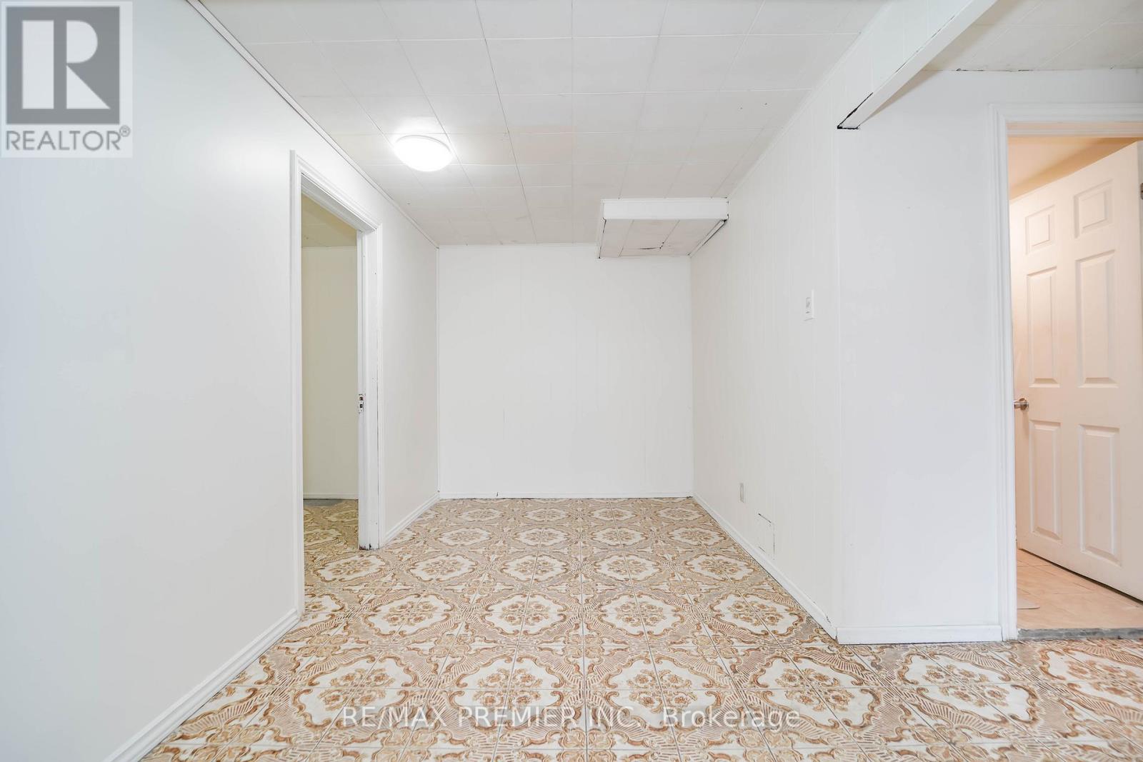 14 YATESCASTLE DRIVE - 31