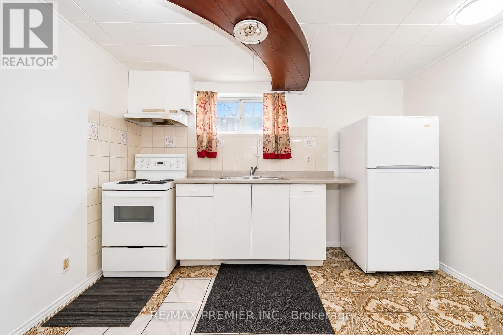 14 YATESCASTLE DRIVE - 33