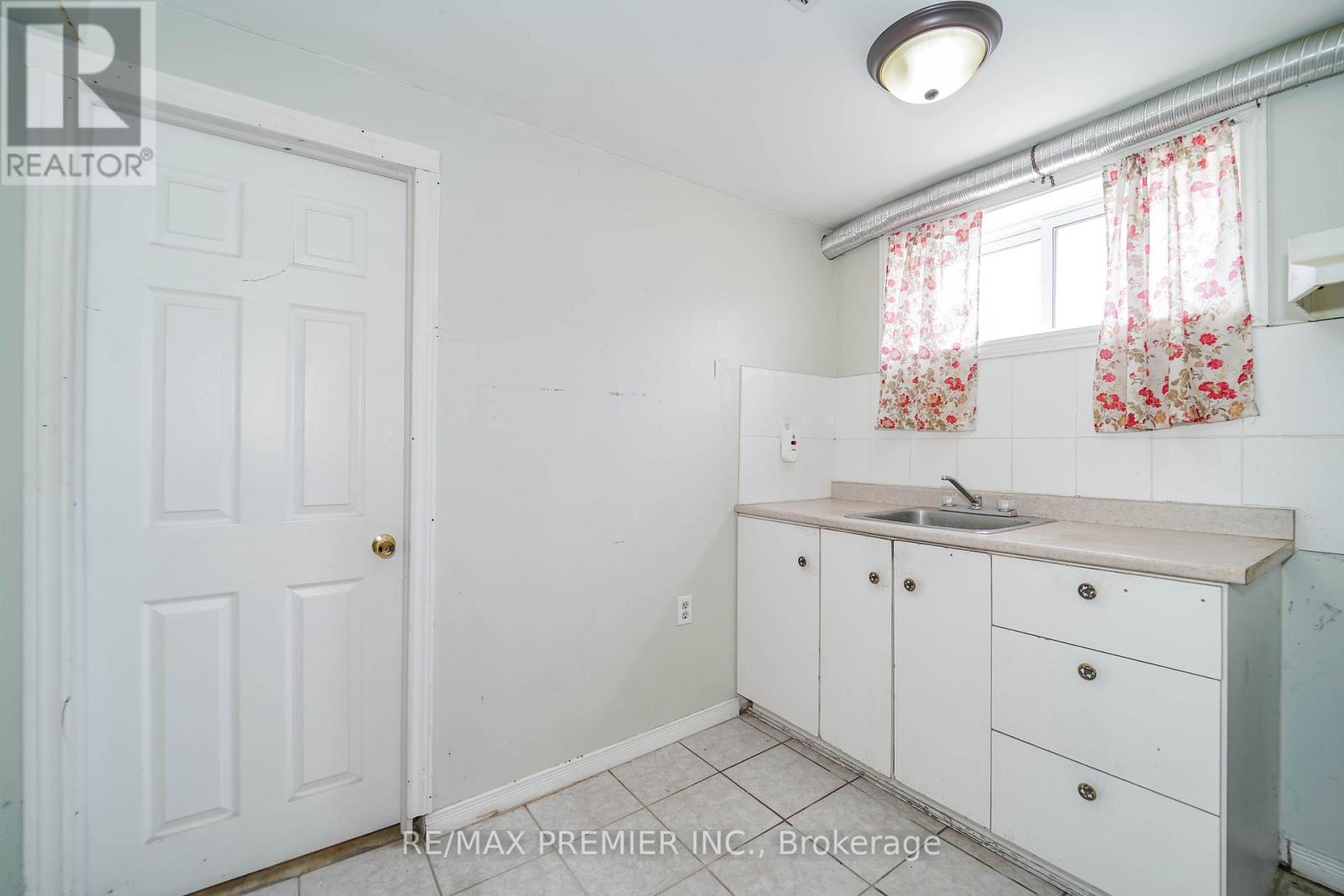 14 YATESCASTLE DRIVE - 35