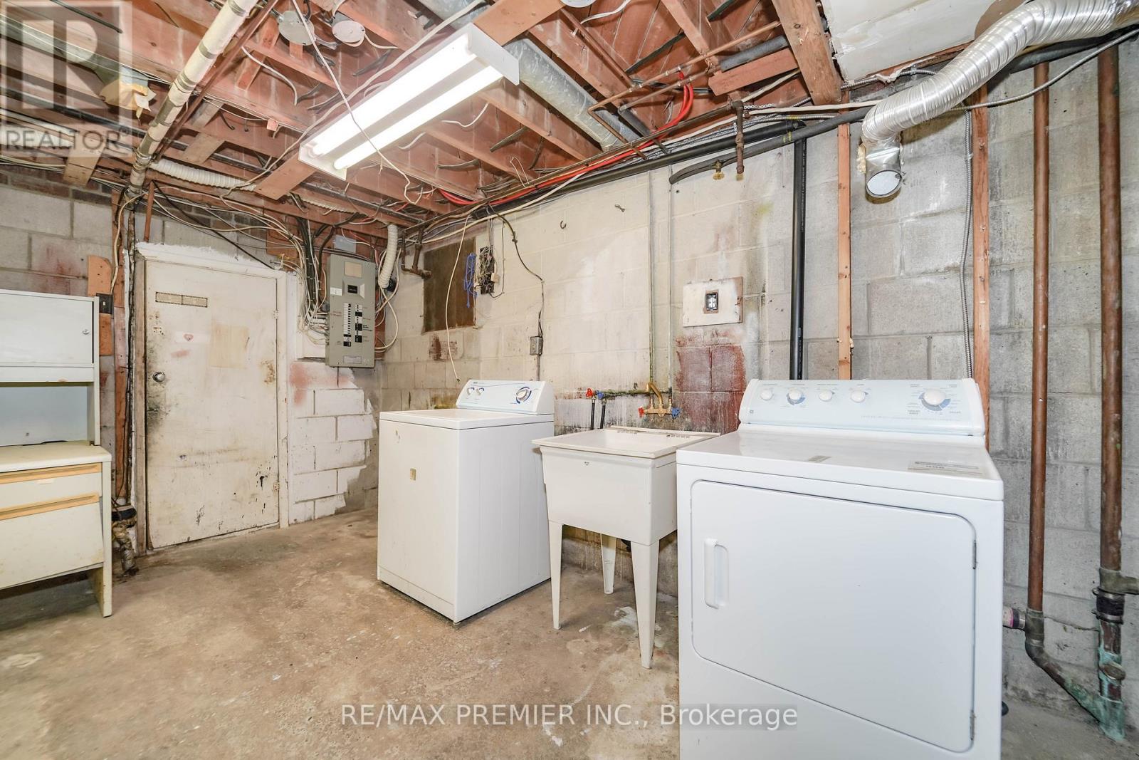 14 YATESCASTLE DRIVE - 36