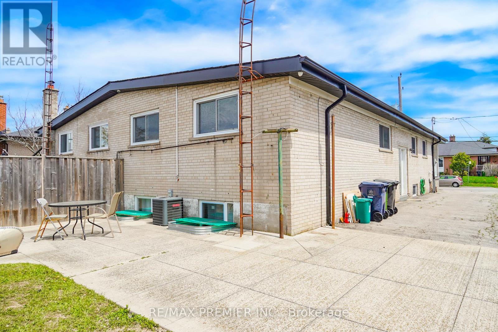 14 YATESCASTLE DRIVE - 39
