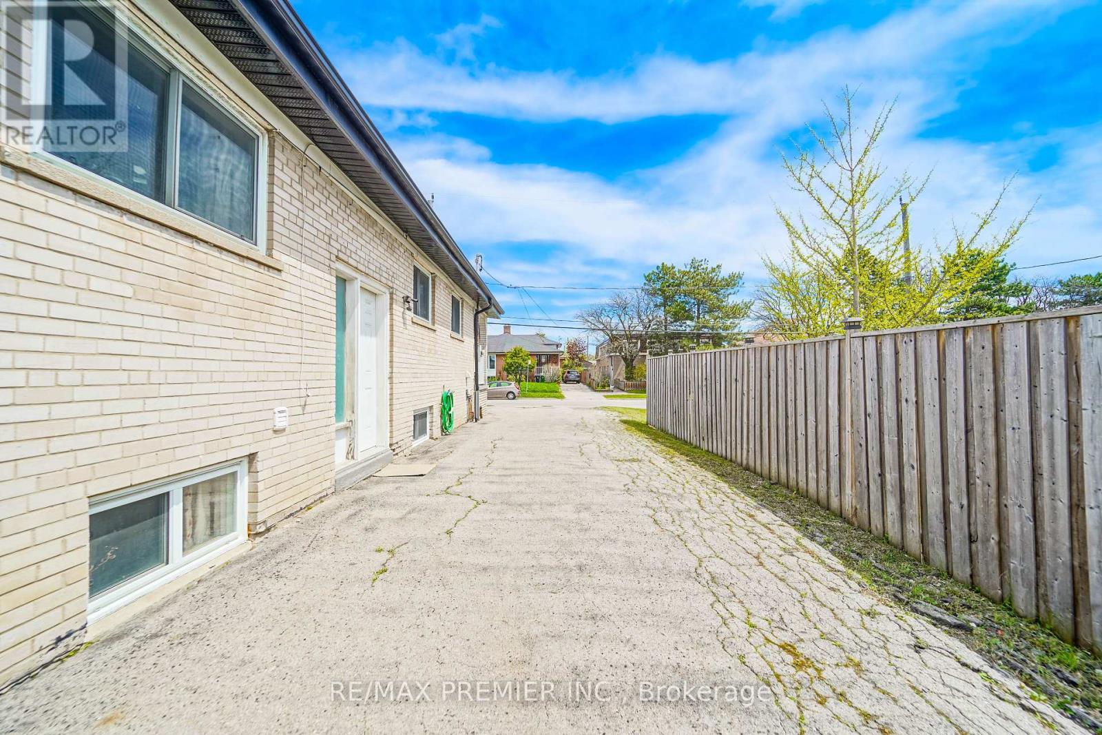 14 YATESCASTLE DRIVE - 5