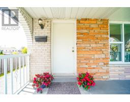 14 Yatescastle Drive, Toronto, ON M3L2B8 Photo 9