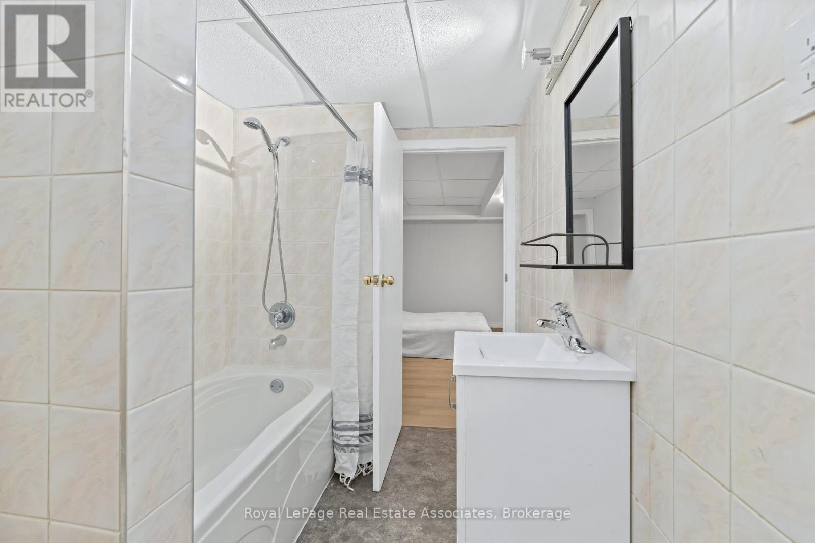 90 LONGFIELD ROAD - 23