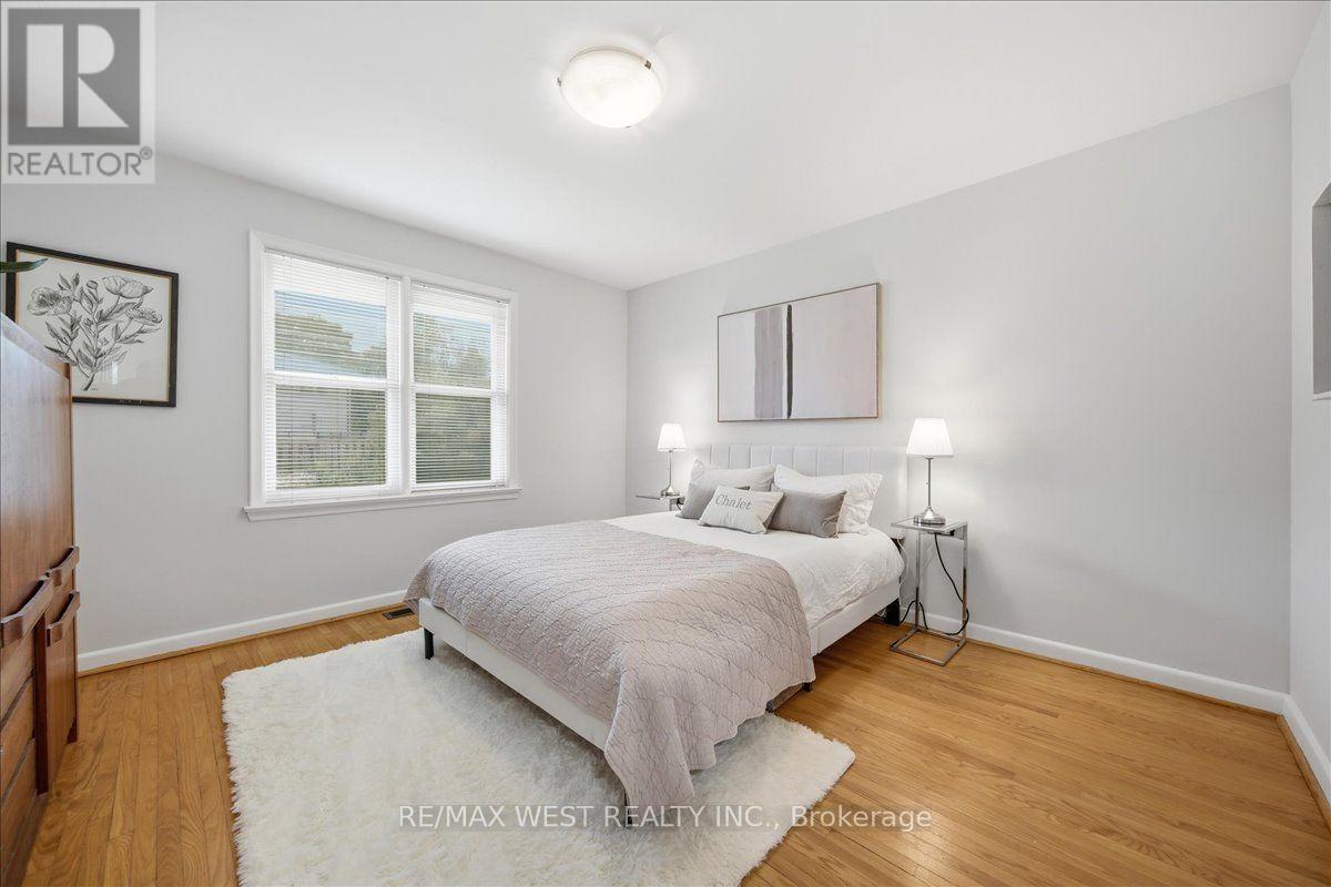 19 DECARIE CIRCLE - 23