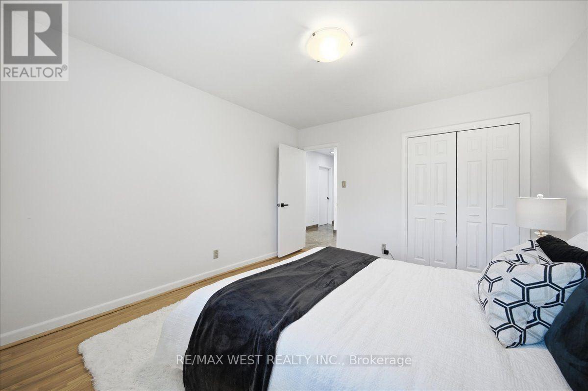 19 DECARIE CIRCLE - 26