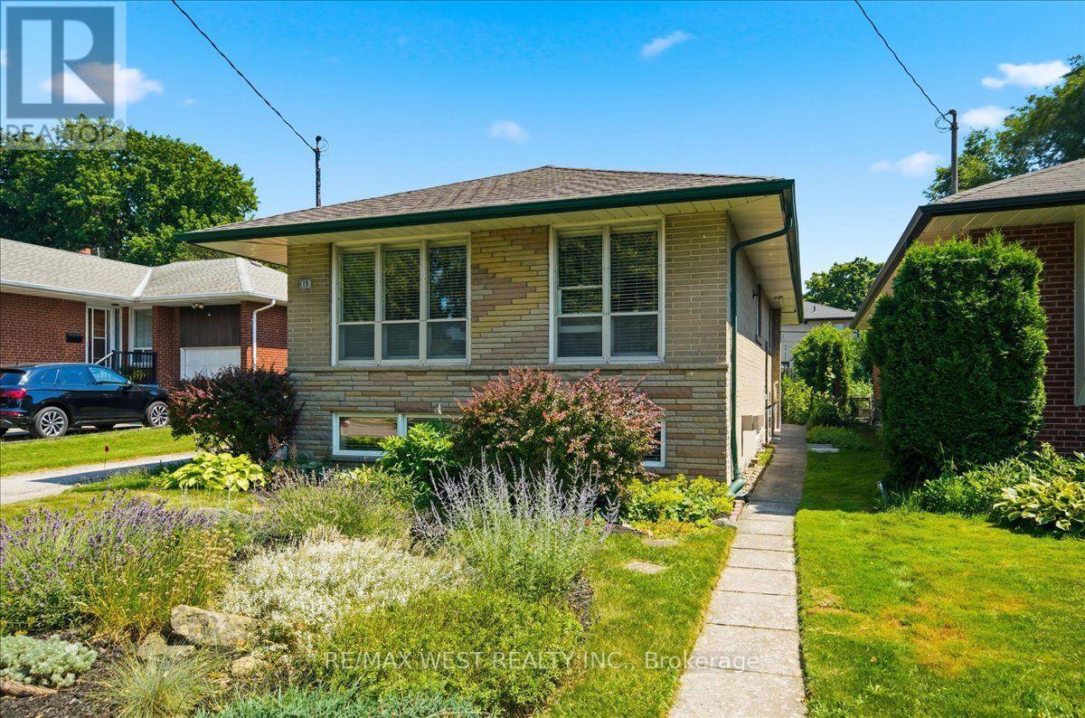19 DECARIE CIRCLE - 46