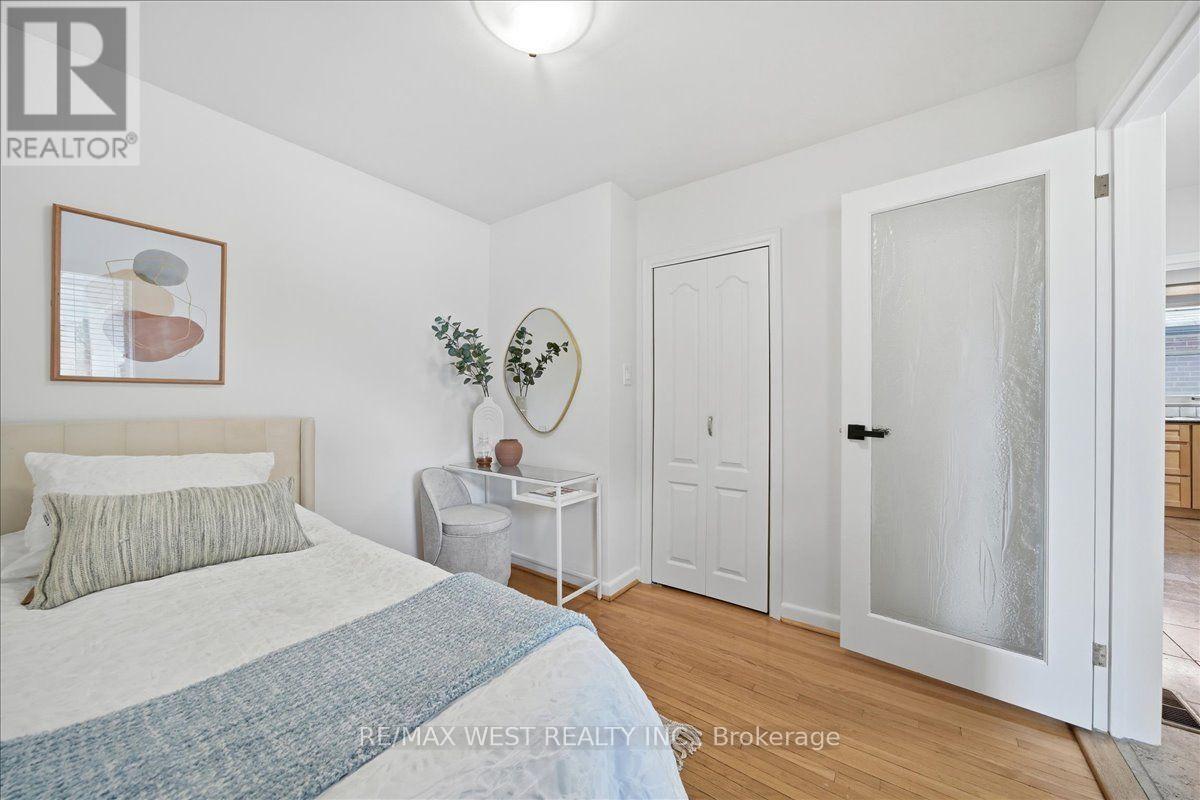 19 DECARIE CIRCLE - 7