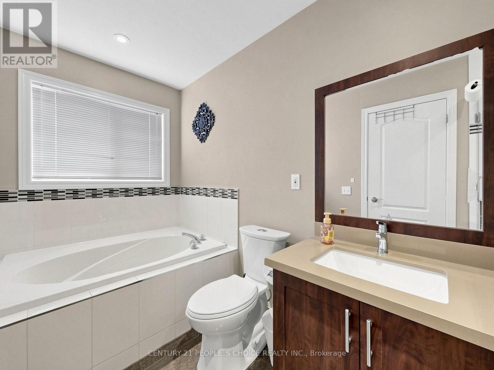828 KHAN CRESCENT - Image 30