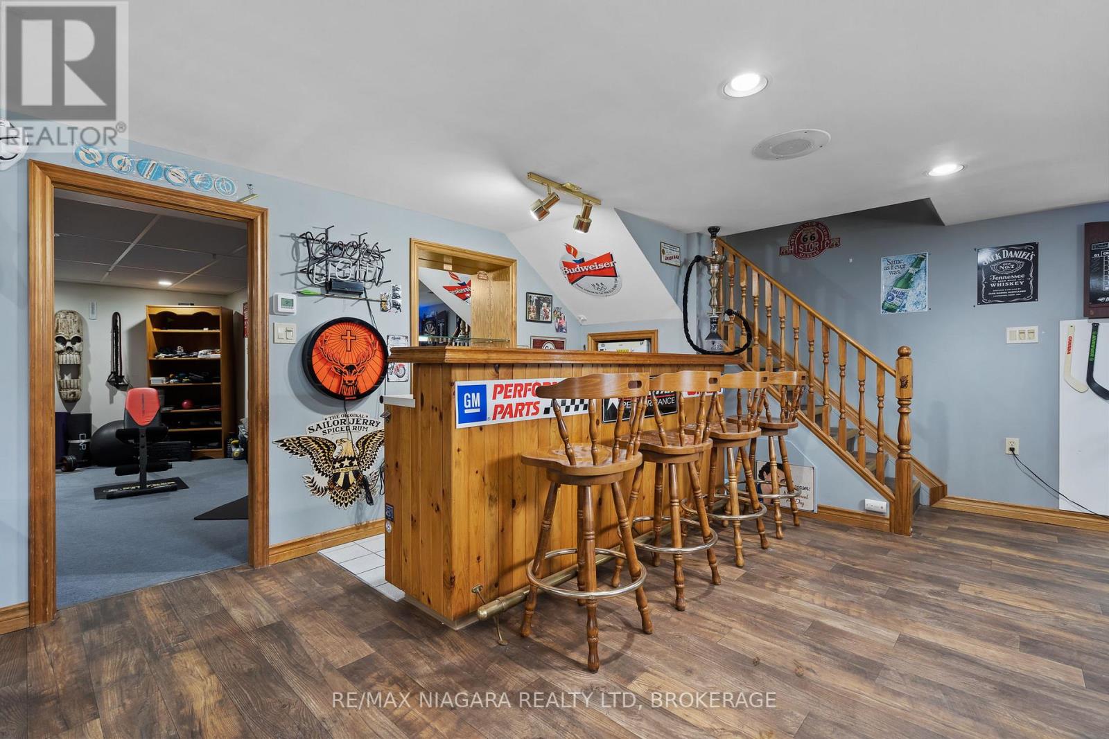 506 MAIN STREET W - 17