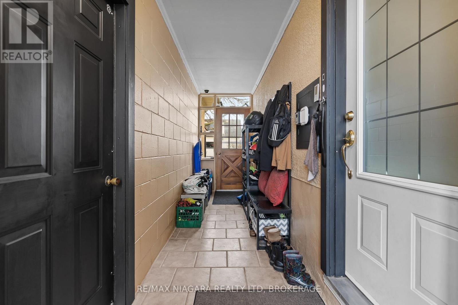 506 MAIN STREET W - 3