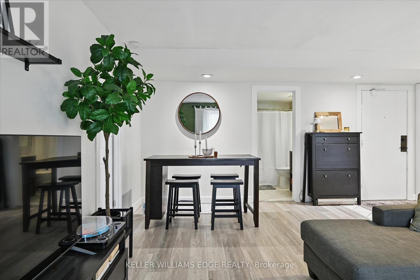 #43 2373 KING STREET E - 18