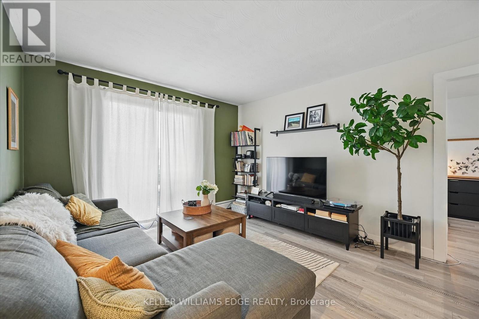 #43 2373 KING STREET E - 19