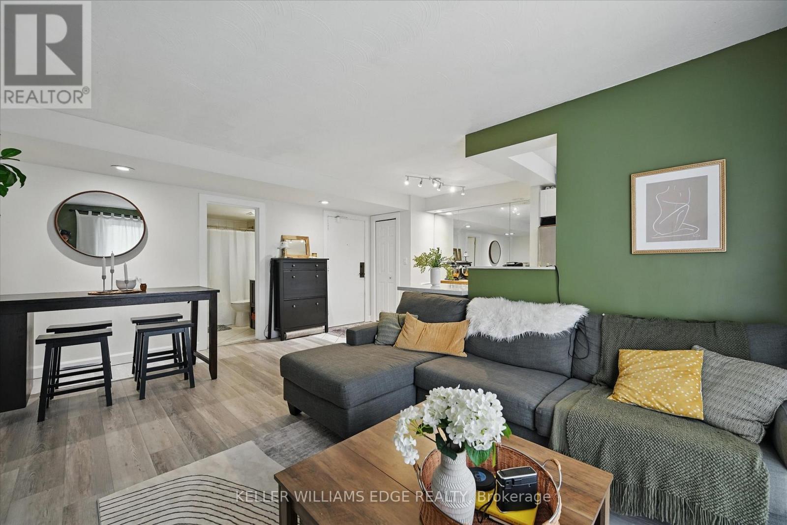 #43 2373 KING STREET E - 23
