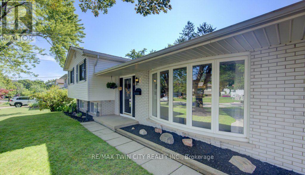 61 WINDSOR STREET - 4