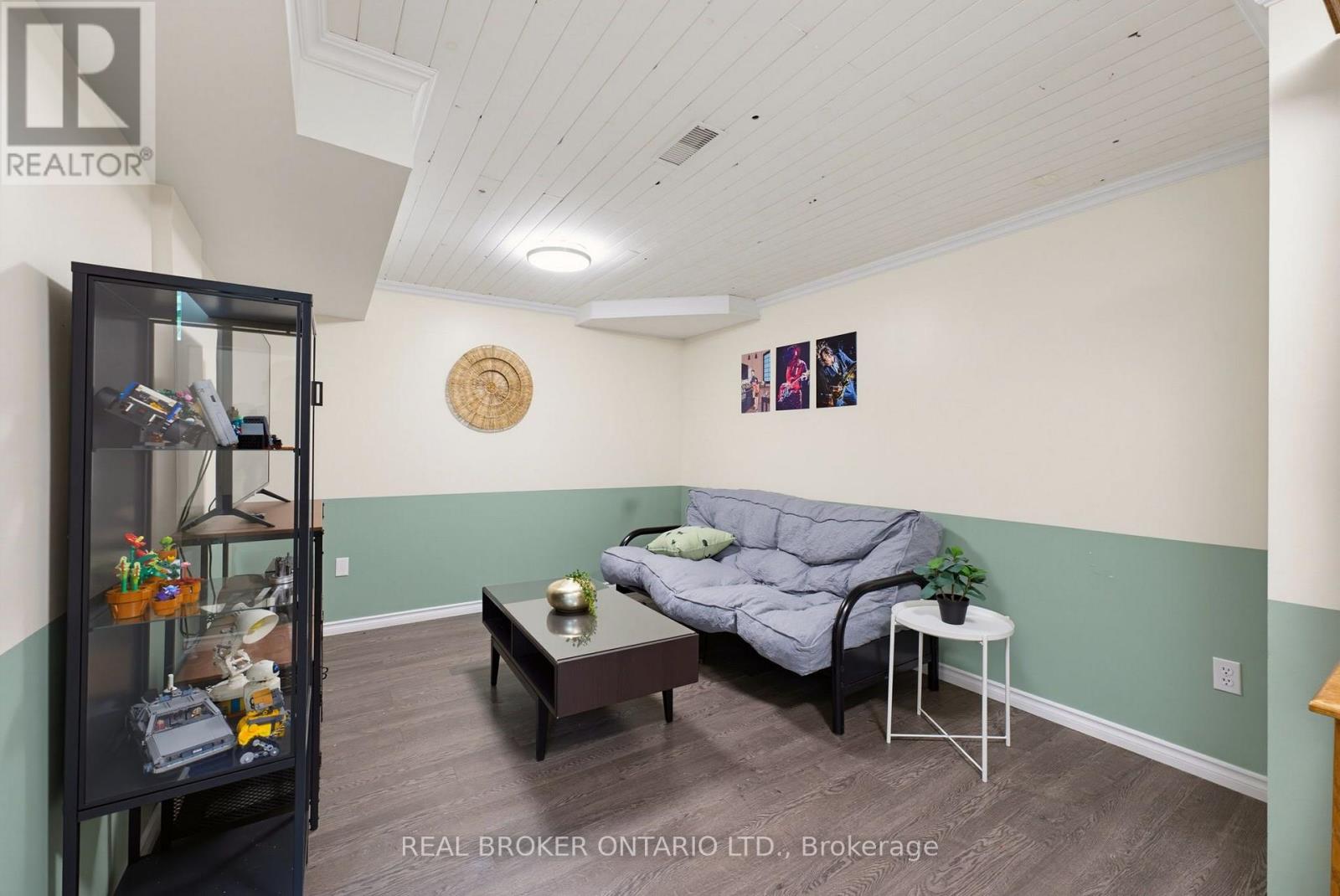 520 MAYFLOWER STREET - 27