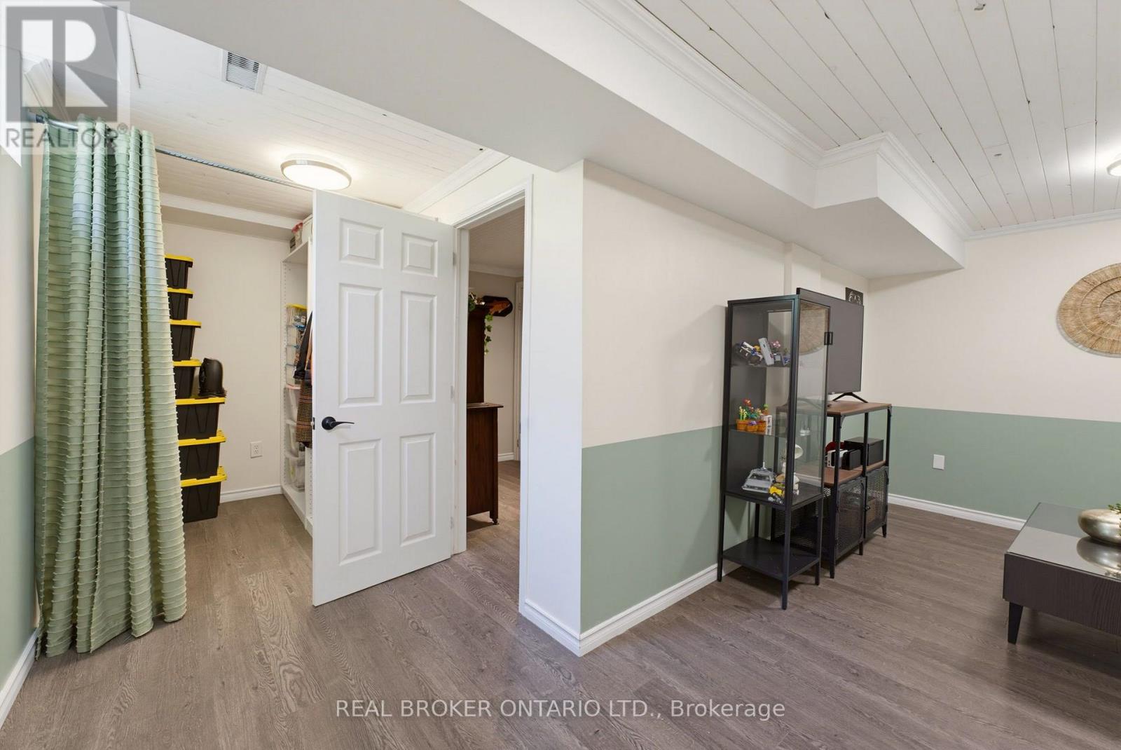 520 MAYFLOWER STREET - 29