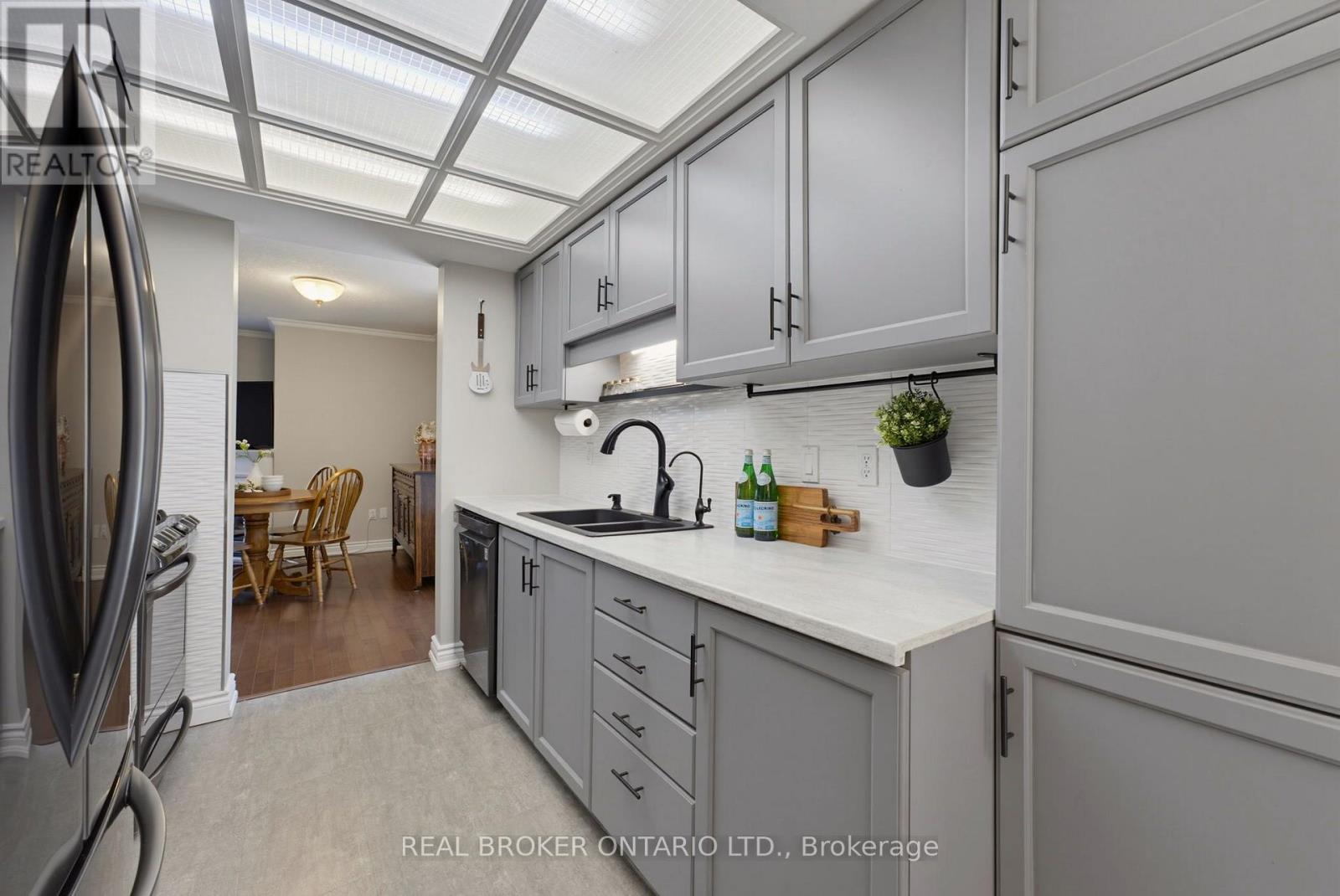 520 MAYFLOWER STREET - 8