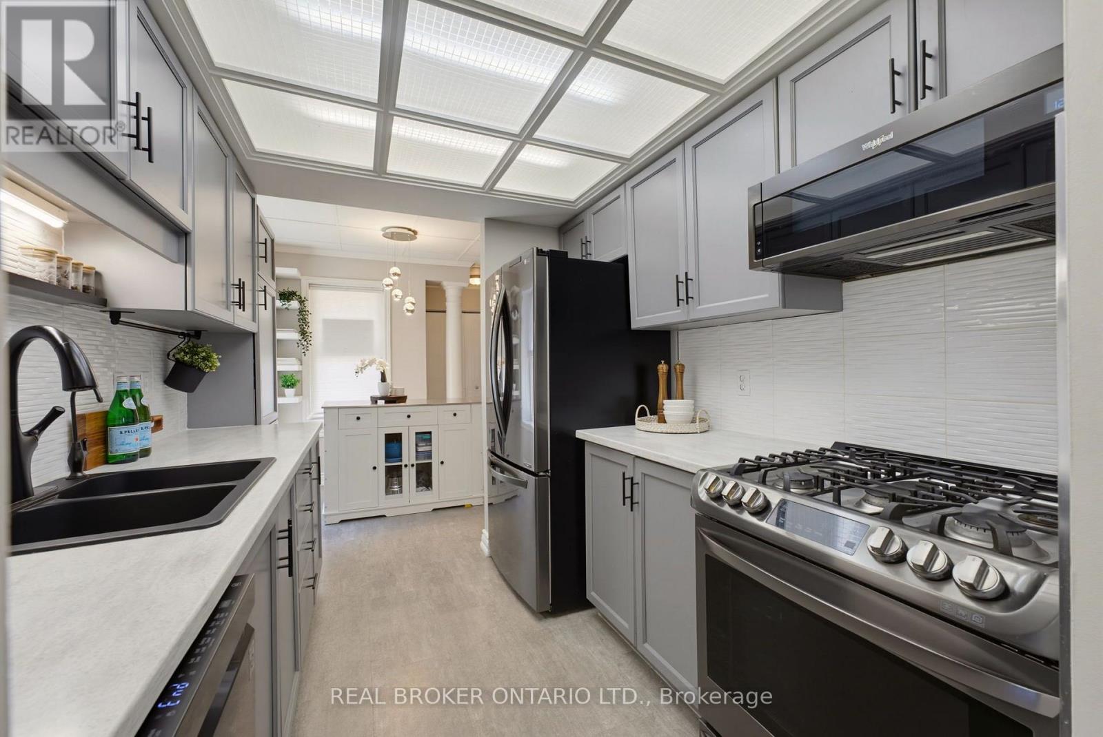 520 MAYFLOWER STREET - 9