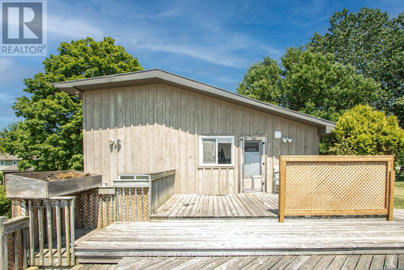 71251 BLUEWATER HIGHWAY - 32