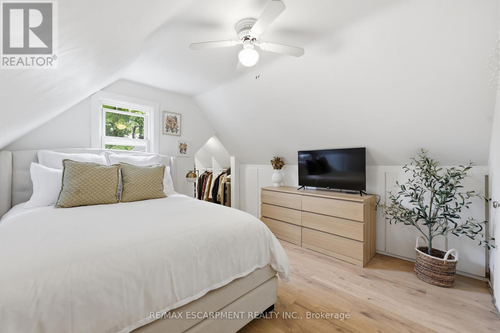 23 EAST 21ST STREET - 34