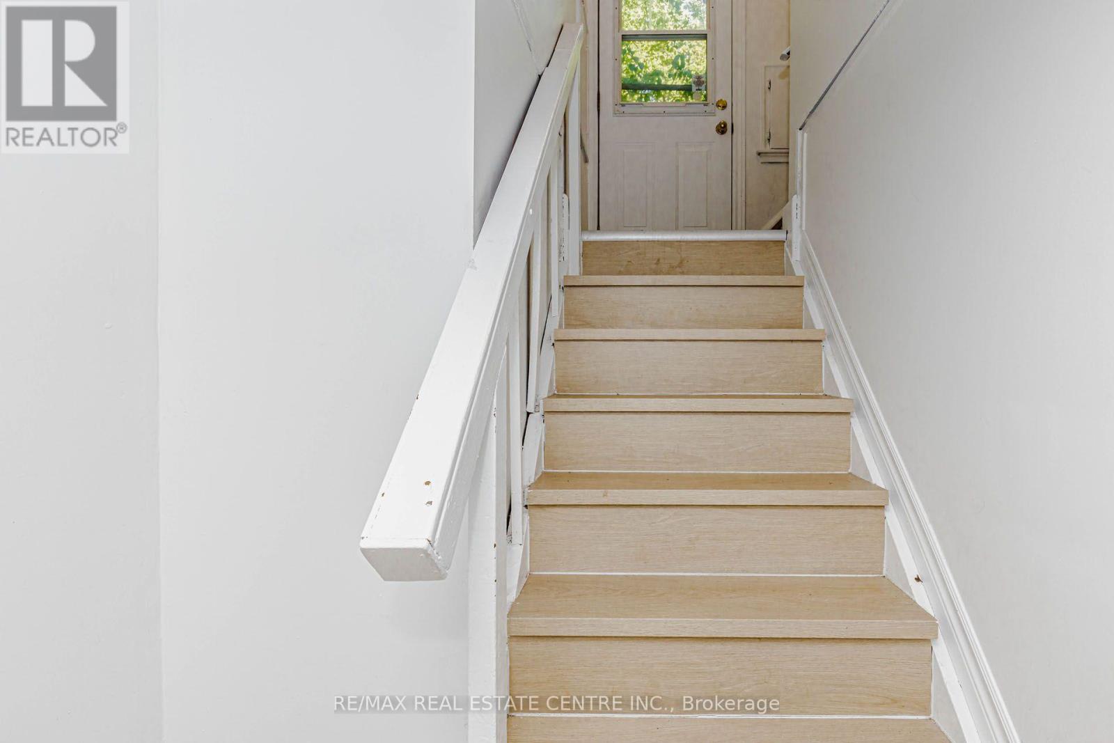 16 AINSLIE AVENUE - 12