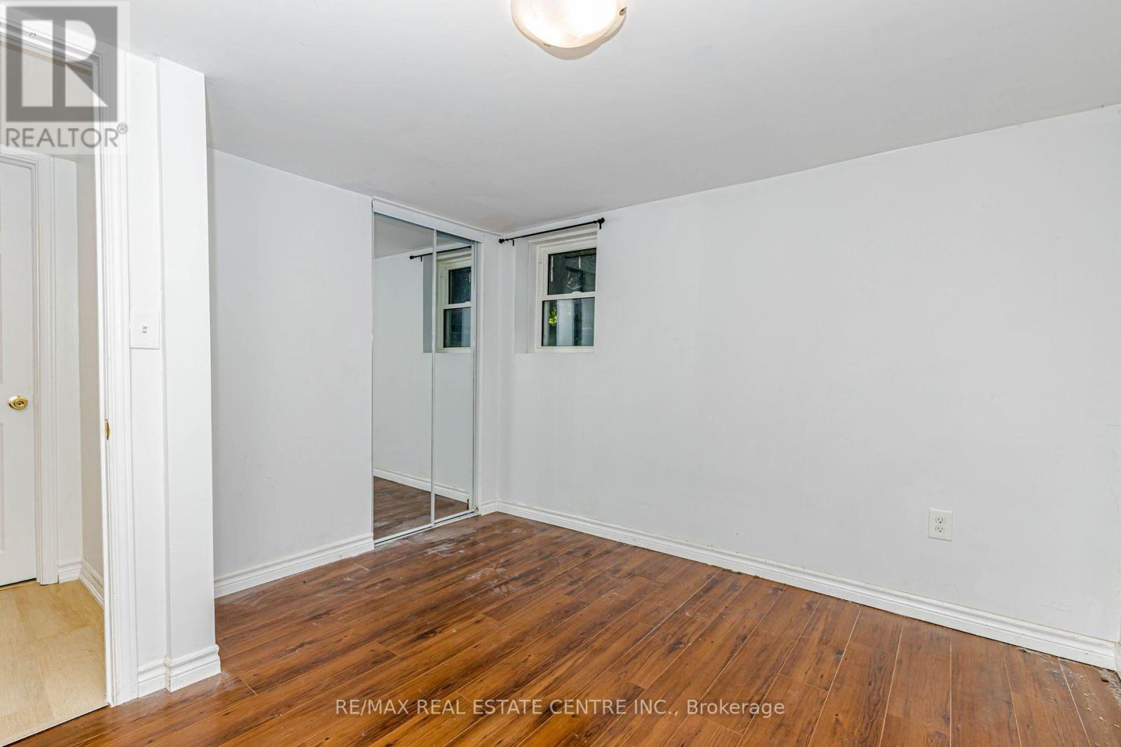 16 AINSLIE AVENUE - 13