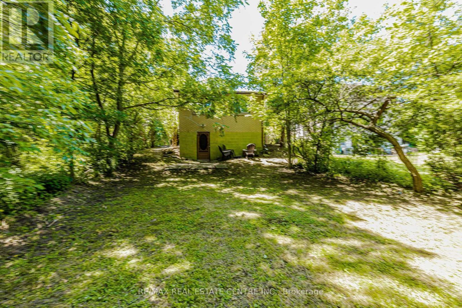 16 AINSLIE AVENUE - 16