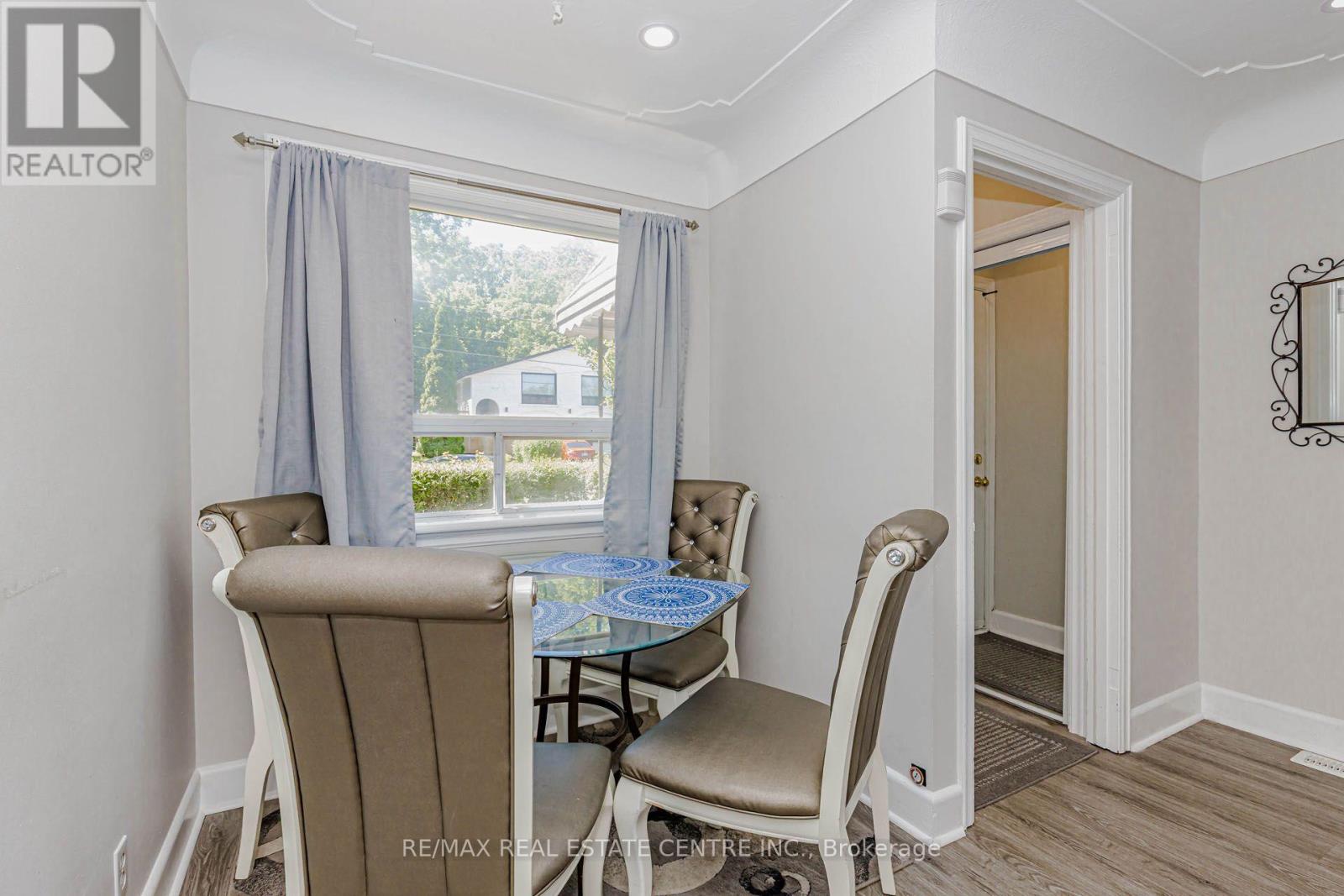 16 AINSLIE AVENUE - 6
