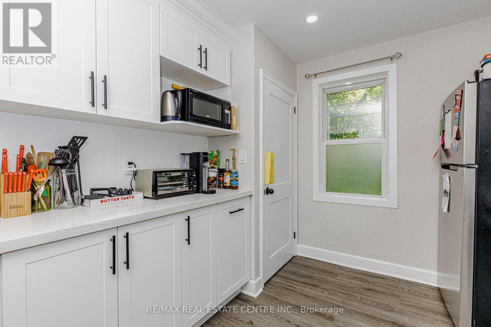 16 AINSLIE AVENUE - 8
