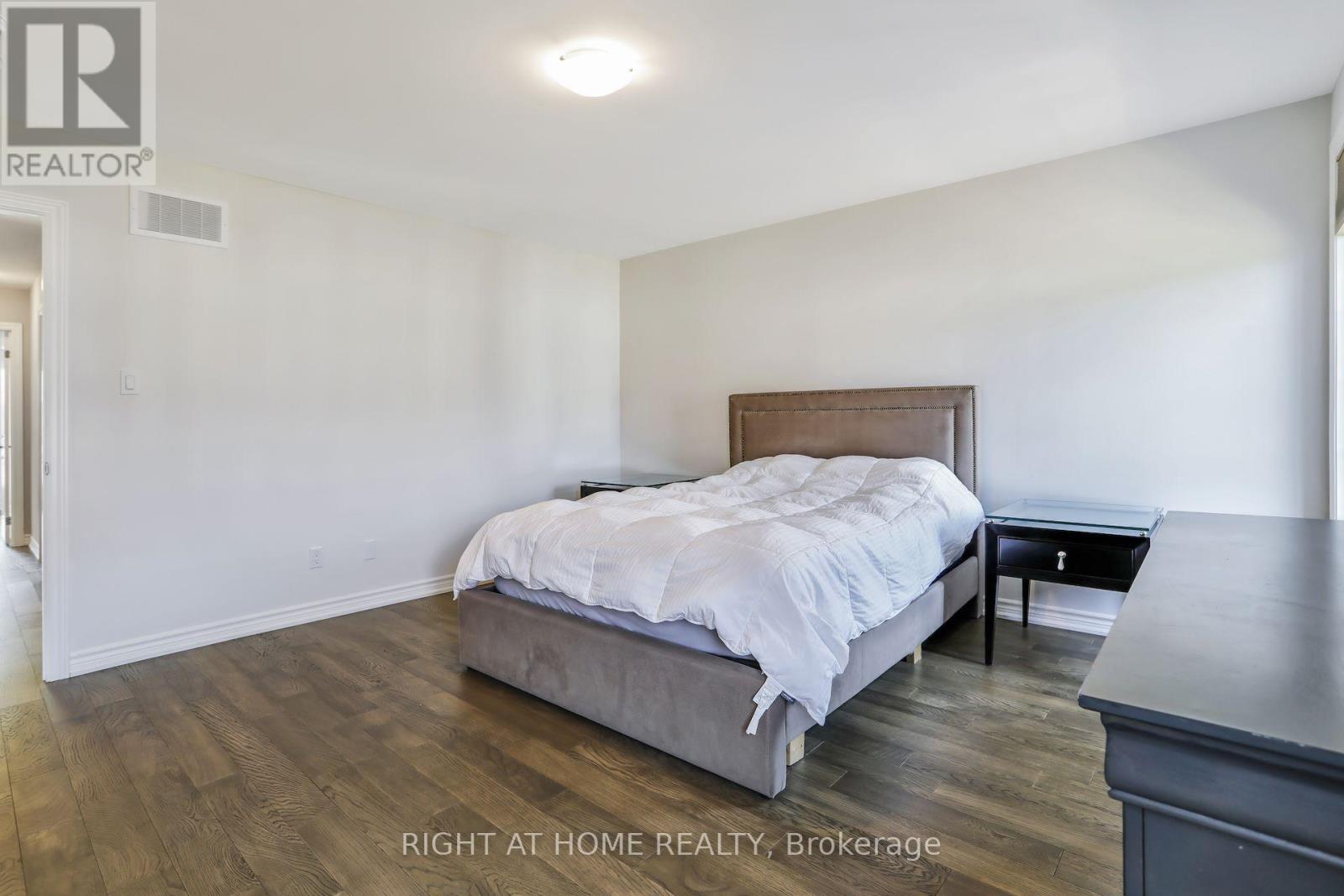 #141 115 DELPHI COURT - 16
