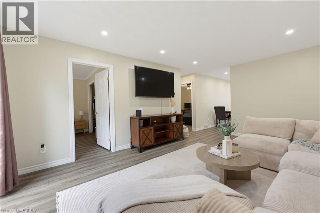125 WHITLAW Way - 7