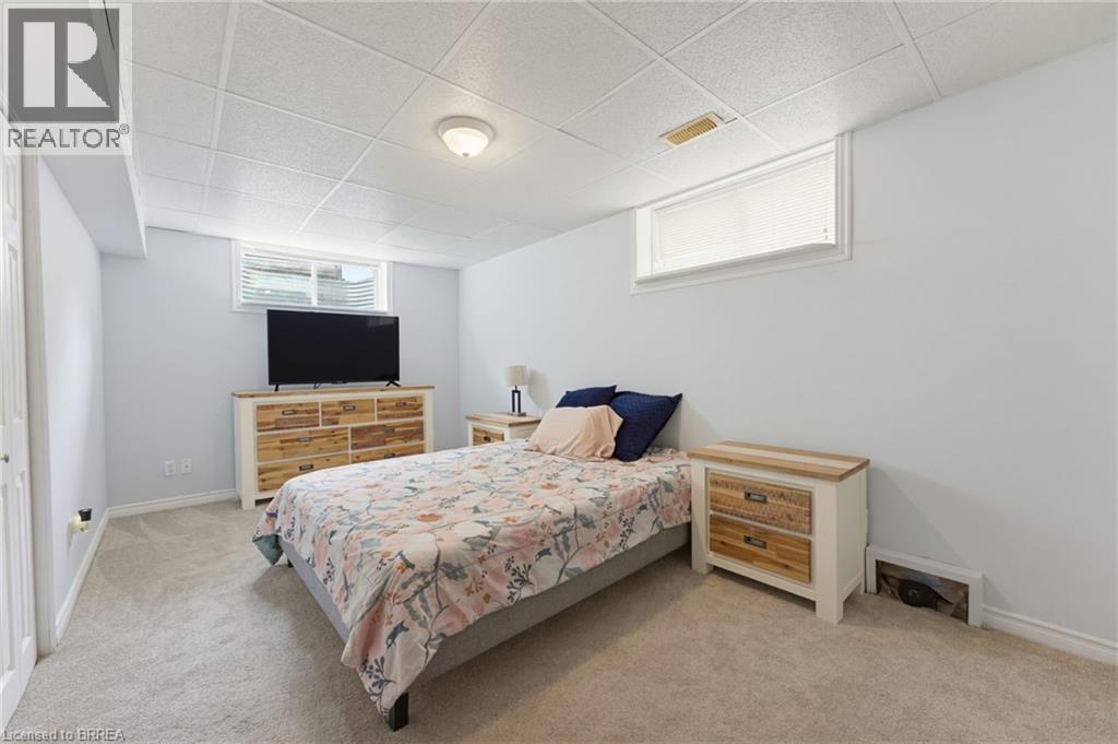 125 WHITLAW Way - 16