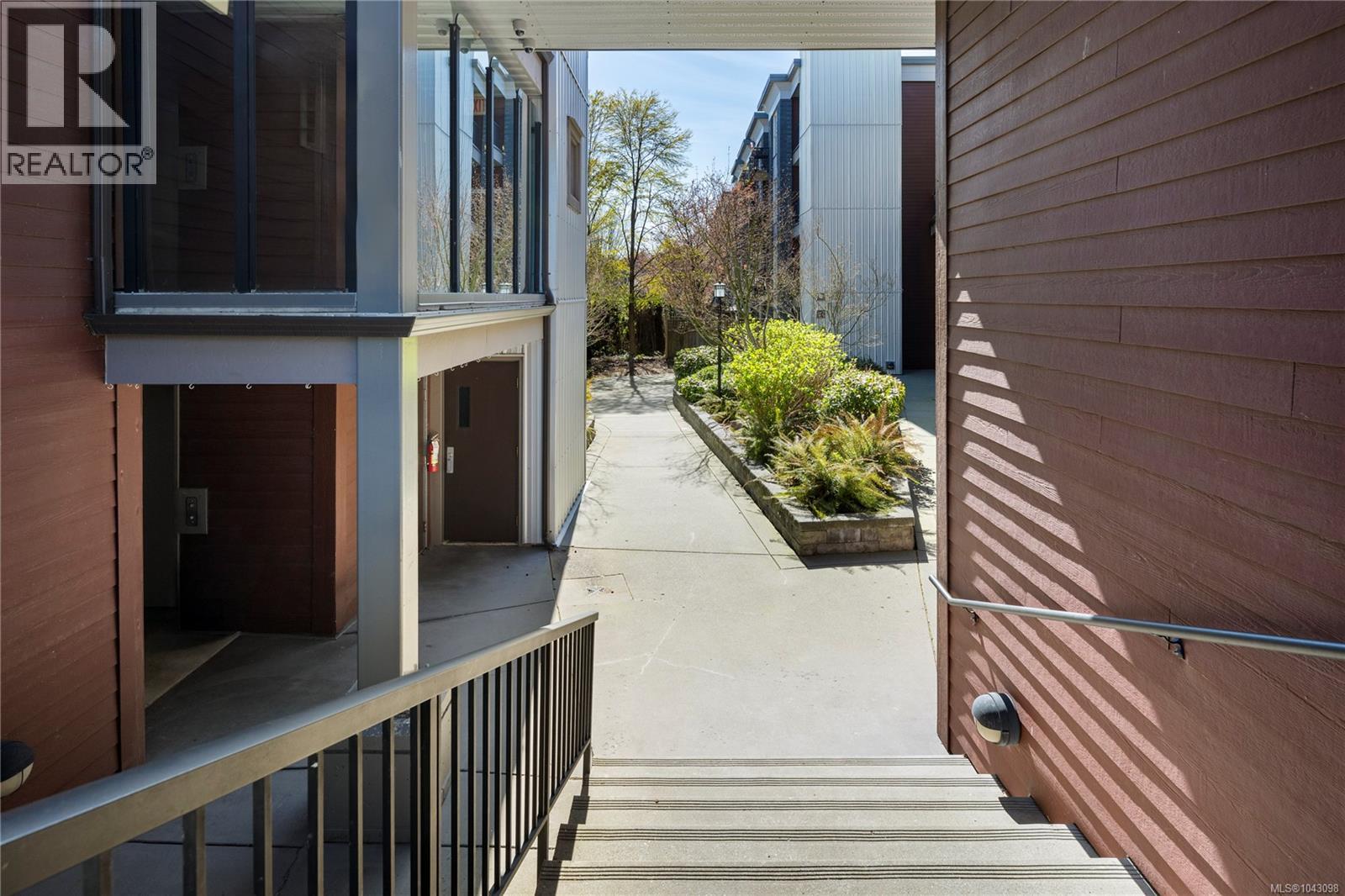 #310 555 Franklyn St - 23