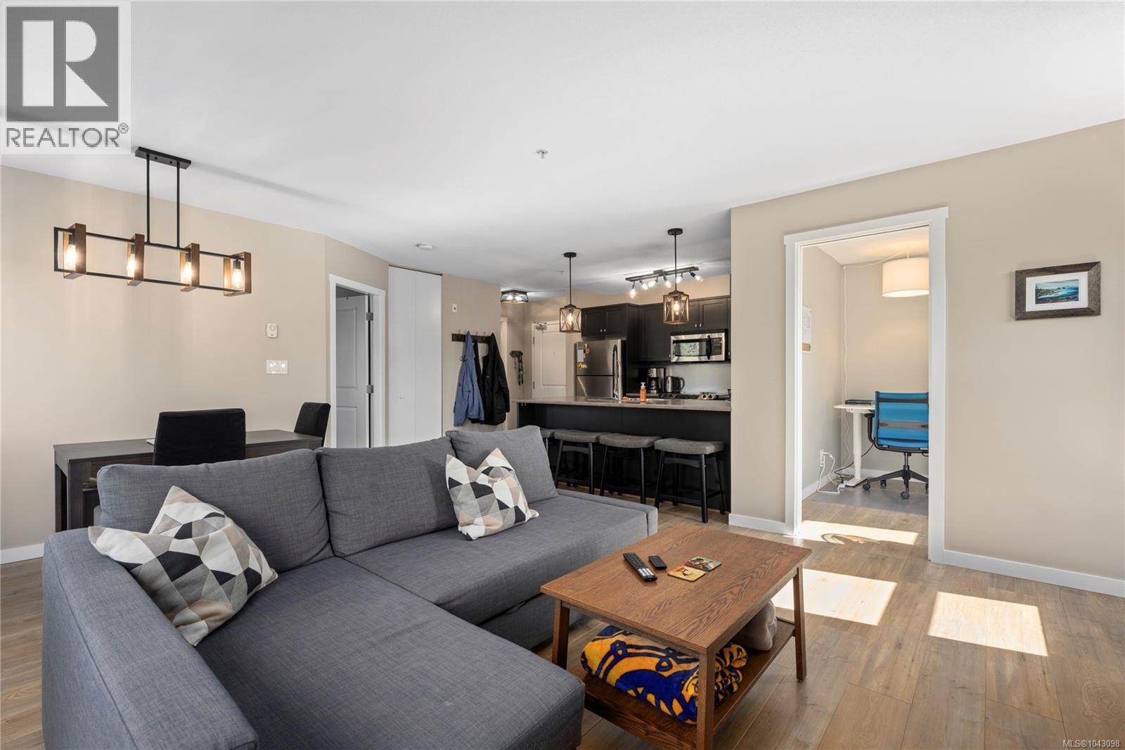 #310 555 Franklyn St - 10