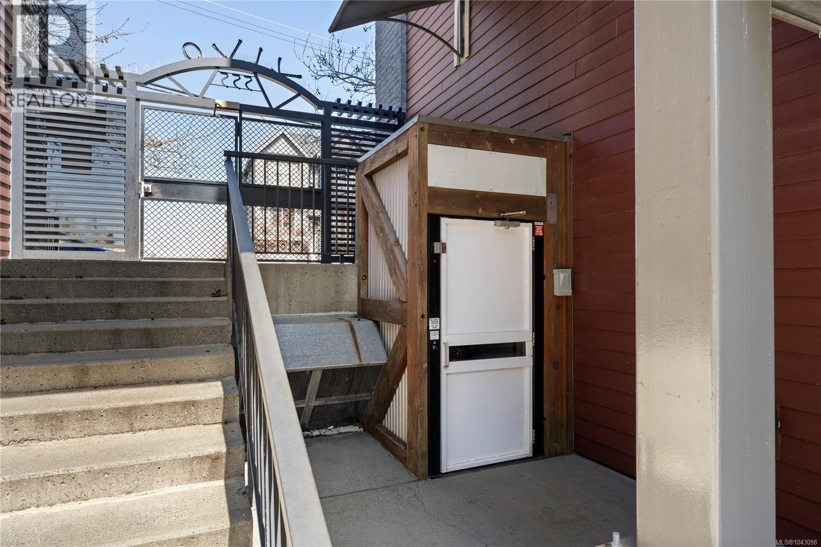 #310 555 Franklyn St - 22