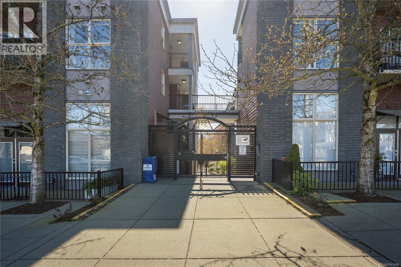 #310 555 Franklyn St - 25