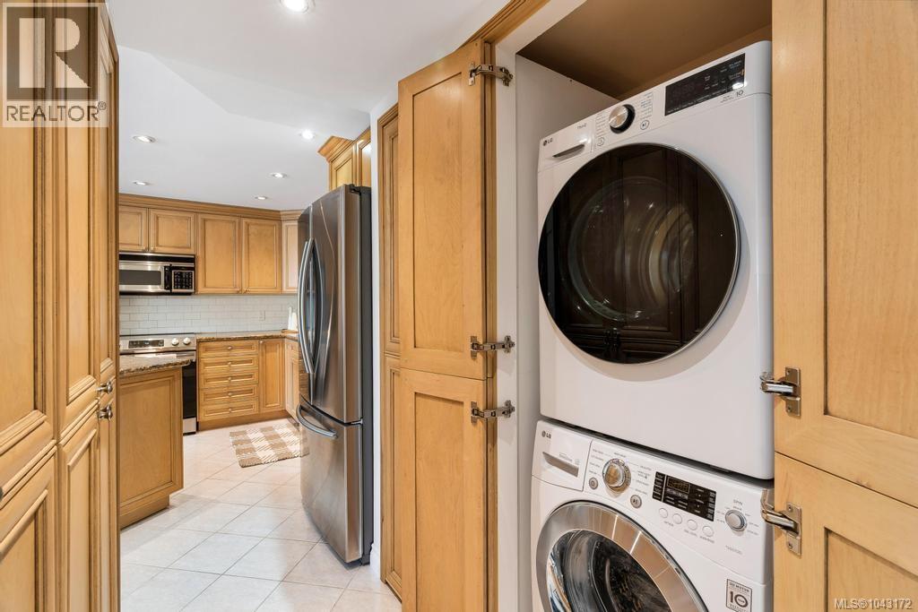 #306 525 Broughton St - 21