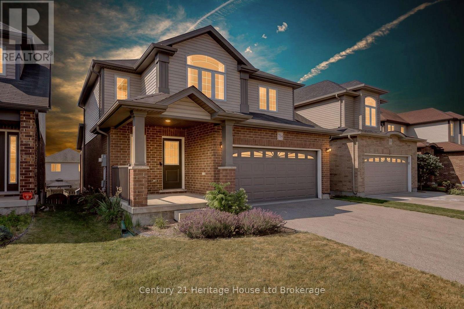 734 FRONTENAC CRESCENT - 1