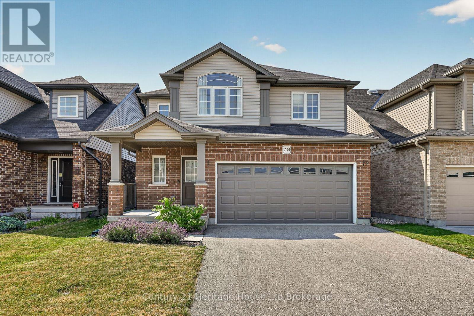 734 FRONTENAC CRESCENT - 2