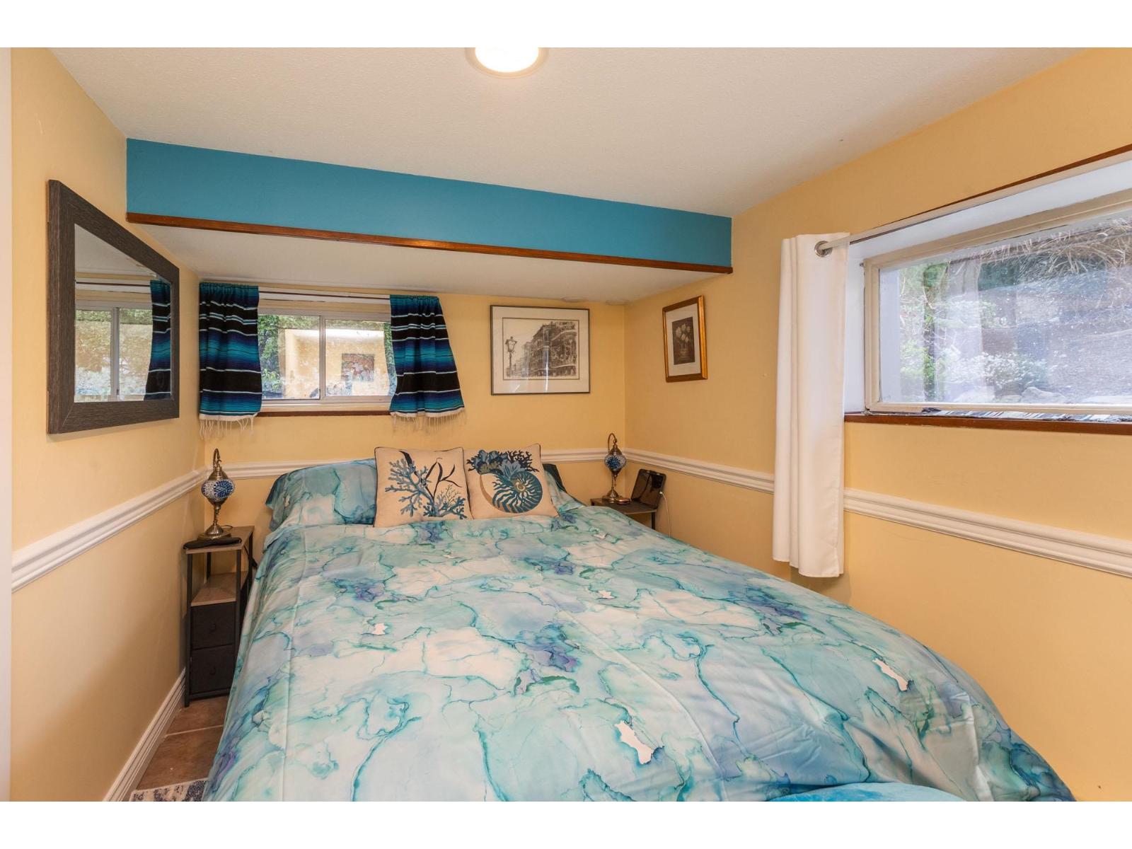 1196 HABGOOD STREET, White Rock