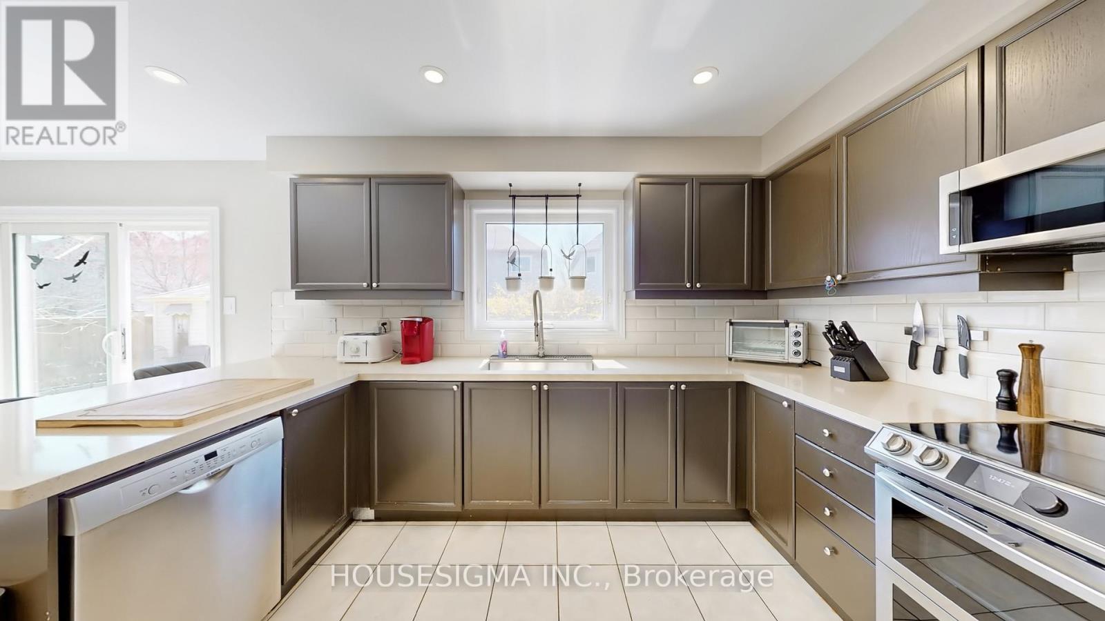 32 WILLOUGHBY WAY - 13
