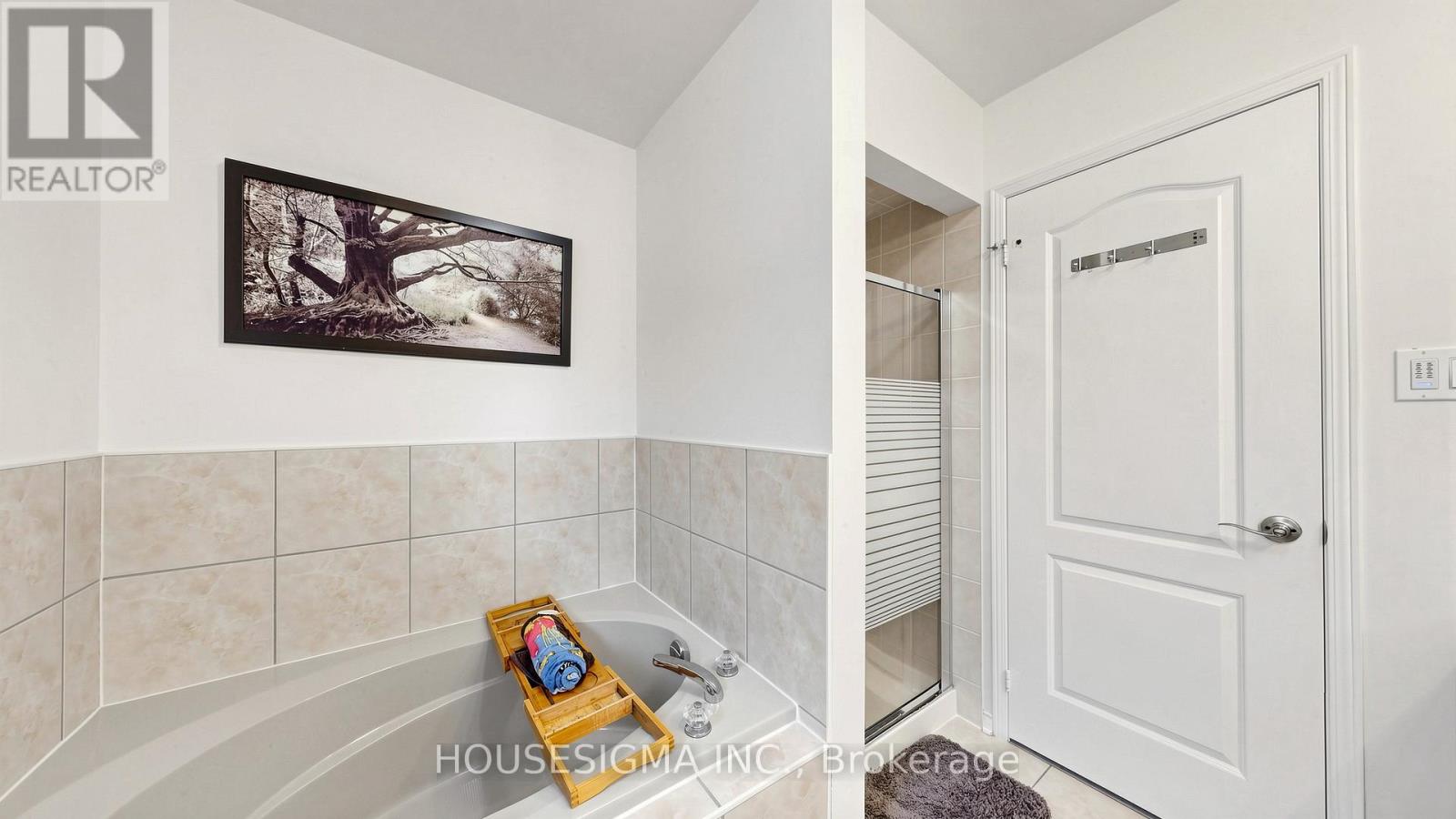 32 WILLOUGHBY WAY - 29