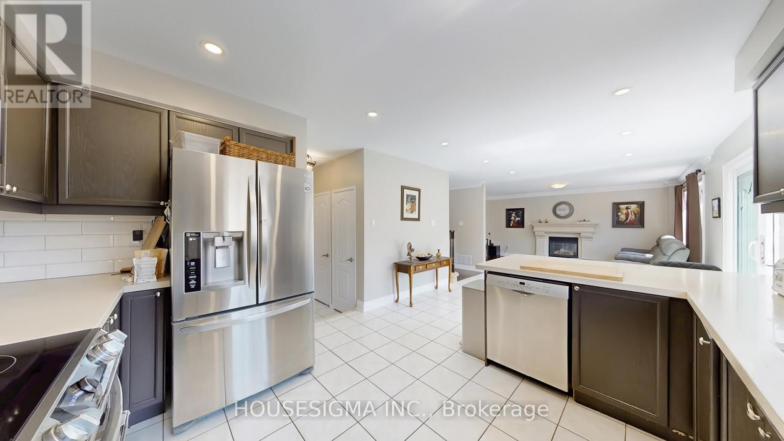 32 WILLOUGHBY WAY - 14