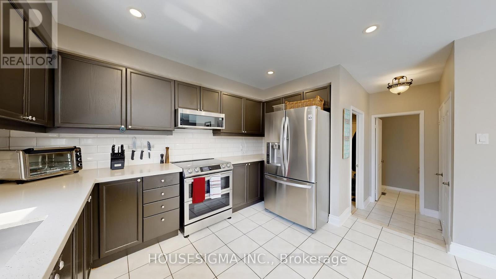 32 WILLOUGHBY WAY - 15
