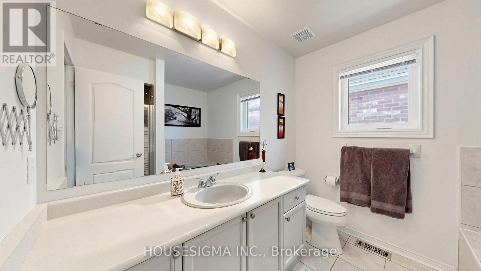 32 WILLOUGHBY WAY - 28